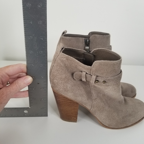 Franco Fortini Lexi Suede Block Heel Ankle Boot Size 6.5 Light Gray - Picture 4 of 9